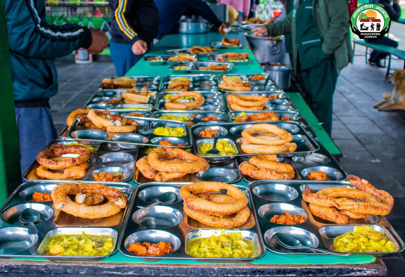 Manavsewa Ashram's service routine: Khaja Sewa ☕
